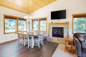 Dining - Cape Arch, your cozy coastal escape with patio, balcony and close to beach (Arch Cape)