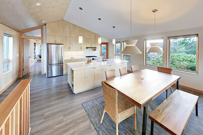 Ocean-view modern masterpiece just 4 houses down from beach - fireplace & grill