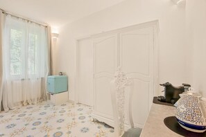 Familien-Suite, Balkon, Bergblick | Innenbereich