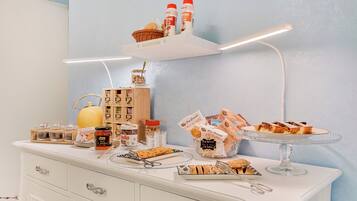 Free daily full breakfast