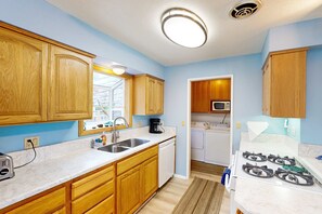 Fridge, microwave, oven, stovetop - Dog-Friendly Home Close to the Beach (Cannon Beach)