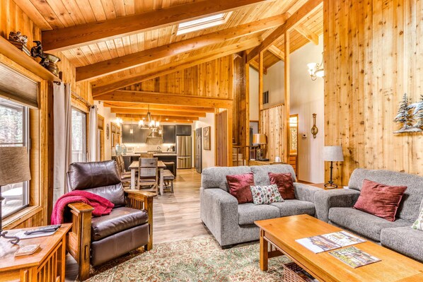 TV, fireplace, offices - Dog-Friendly Home with Private Hot Tub & Patio - SHARC Passes to Pools & Tennis (Sunriver)