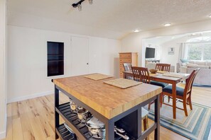 Dining - Stunning dog-friendly home with W/D, board games, balcony, deck, & beach towels (Long Beach)