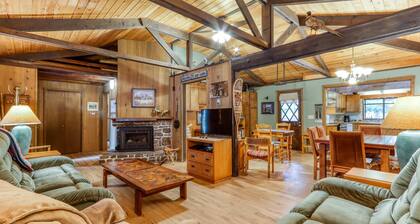 Dog-Friendly Cabin Close to the Village - SHARC Passes Included