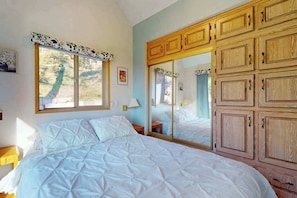 1 habitación, tabla de planchar con plancha, wifi y ropa de cama
