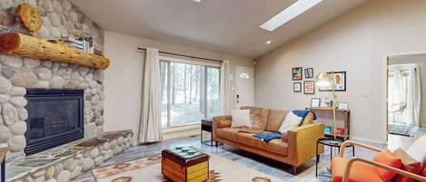 TV, fireplace, offices