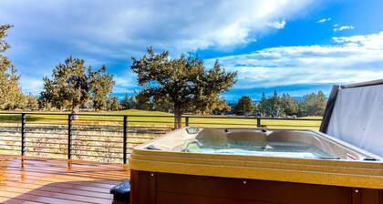 Golf course-front home with deck, hot tub, fireplace, W&D, & community pool