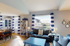 TV, fireplace, video games, DVD player - Dog-Friendly Home w/ Gas Fireplace & Patio, in a Great Location Near the Beach (Newport)
