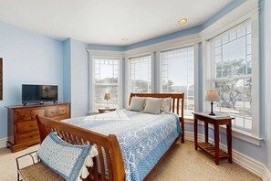 12 bedrooms, iron/ironing board, WiFi, bed sheets - 3 stunning water-view homes 1 block from beach with new hot tub-walk to Coast St (Newport)