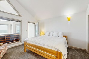 3 bedrooms, desk, iron/ironing board, WiFi - Near Beach Condo with Lovely  Ocean Views- Dogs OK (Bandon)