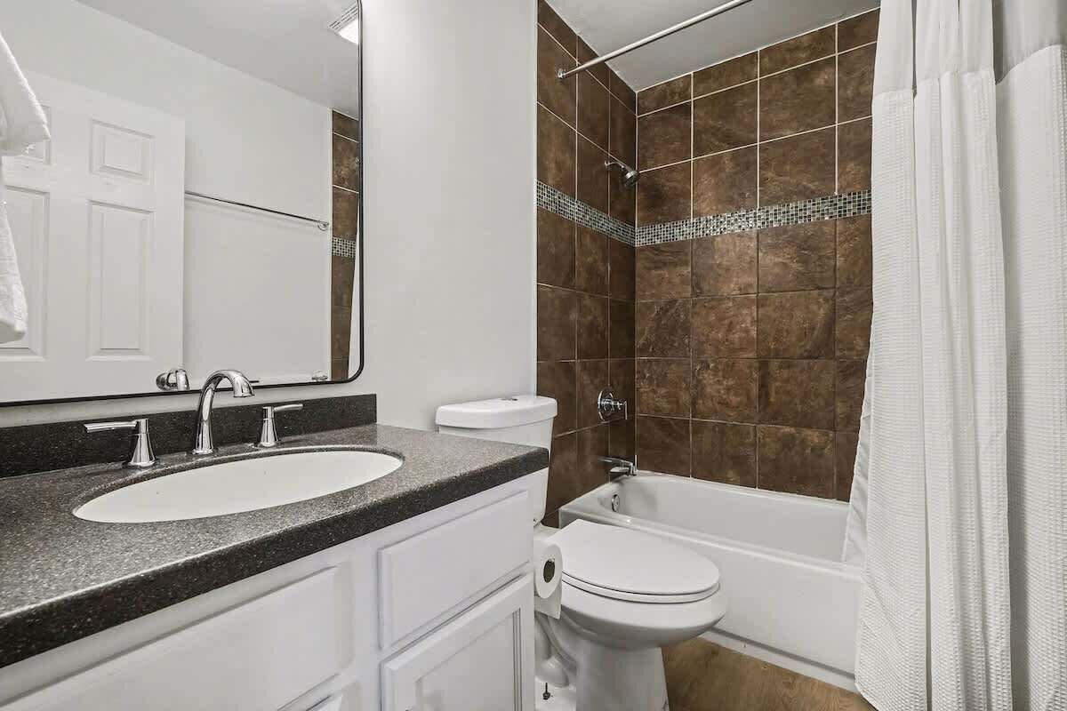 Shower, hair dryer, towels, shampoo