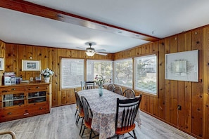 Dining - Spacious family friendly home, one block to the beach, with WiFi and game room (Seaside)