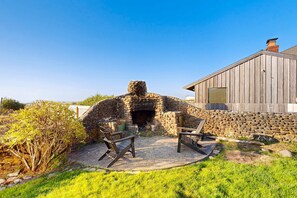 Property grounds - Dog-Friendly, Oceanfront Home with Free WiFi, Full Kitchen, & Outdoor Fireplace (Seaside)