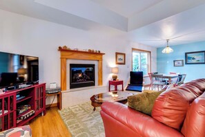 TV, fireplace, DVD player, offices - Dog-Friendly, Coastal Escape with Private Hot Tub, WiFi, & Deck - Blocks to Park (Seaside)