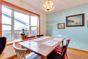 Dining - Dog-Friendly, Coastal Escape with Private Hot Tub, WiFi, & Deck - Blocks to Park (Seaside)