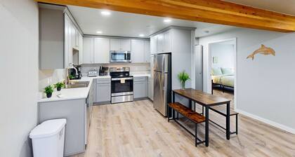 Family-friendly condo with kitchen, close to river, downtown & WIFI