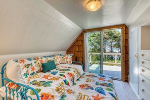3 bedrooms, WiFi, bed sheets - Dog-friendly house near the beach with ocean view and private gas grill (Florence)