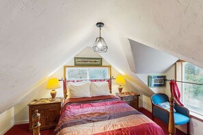 2 bedrooms, iron/ironing board, WiFi