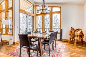 Dining - Beautiful, Modern Alpine Home - Private Hot Tub, Gas Fireplaces, Walk to Dining (Government Camp)