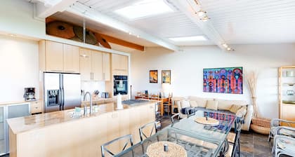 Sunny Oceanfront Condo with Great Views & Amazing Beach Access