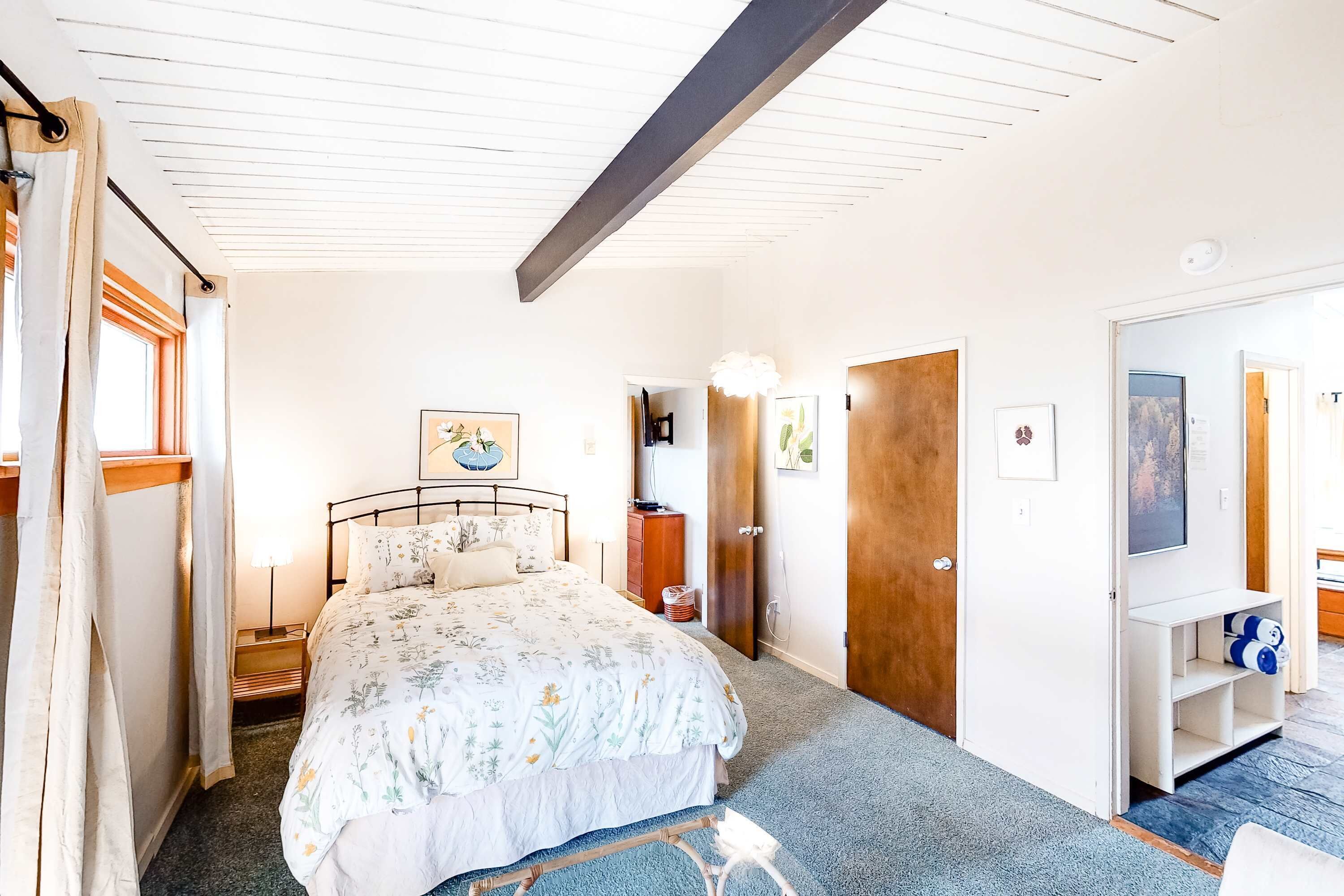 2 Schlafzimmer, Schreibtisch, Bügeleisen/Bügelbrett, WLAN