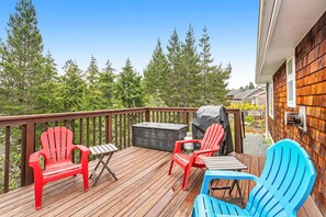 Property grounds - Dog friendly house withspacious deck, gas grill, near Manzanita and the ocean (Manzanita)