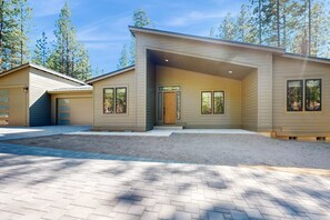 Exterior - Spacious new construction home with forest views and resort amenities (Black Butte Ranch)
