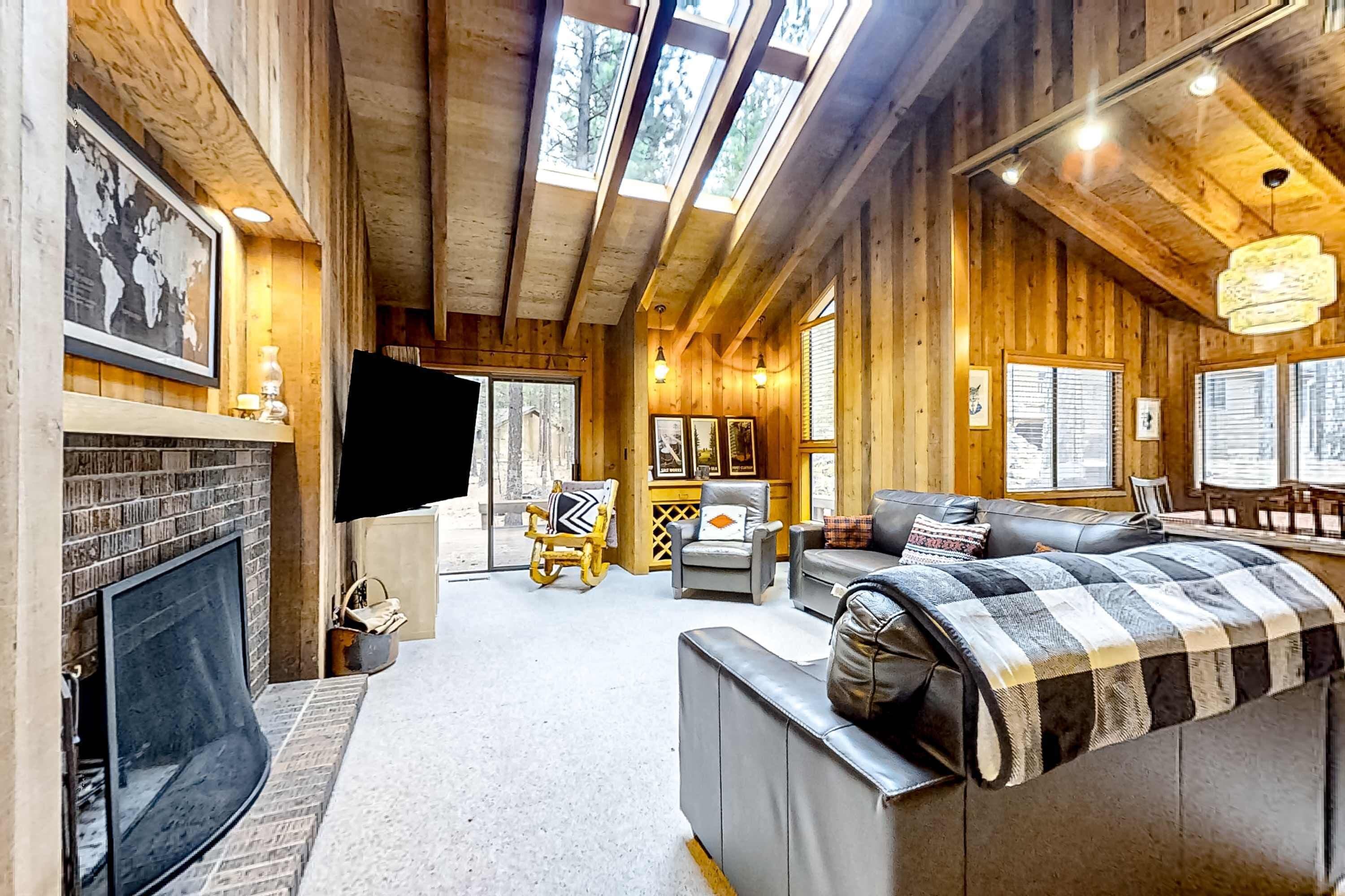 TV, fireplace, offices