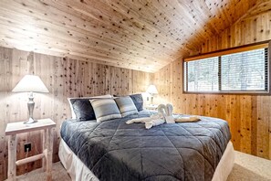 4 bedrooms, iron/ironing board, WiFi, bed sheets - Spacious PNW retreat with resort amenities, wood fireplace, grill, W/D, & AC (Black Butte Ranch)