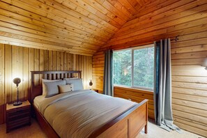 2 bedrooms, iron/ironing board, WiFi, bed sheets - Mount Hood getaway with private hot tub & backyard trail access! (Government Camp)