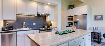 Oceanfront getaway close to Gearhart Golf Links , no pets