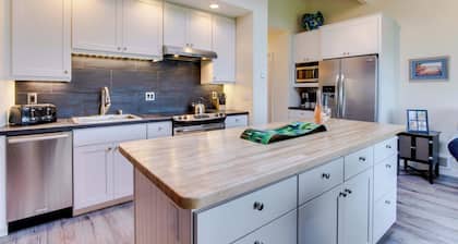 Oceanfront getaway close to Gearhart Golf Links , no pets