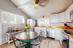 Fridge, microwave, oven, stovetop - Adorable, nautical-themed home with a private hot tub & ocean views (Port Orford)