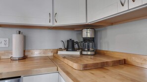 Private kitchen - Newly Remodeled Ocean View Retreat, Balcony and BBQ (Port Orford)