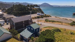 A coastal residential area with houses, a road, and a beach. - Newly Remodeled Ocean View Retreat, Balcony and BBQ (Port Orford)