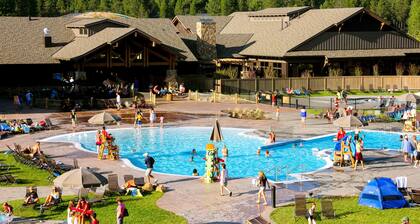 Vintage mountain home with private hot tub & SHARC access - dogs welcome