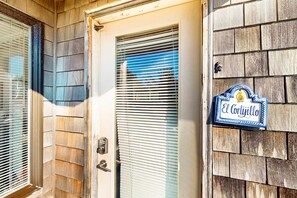 Exterior detail - Charming, oceanfront cottage with WiFi & easy beach access (Cannon Beach)