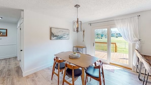 Dining - Bright home with large yard, deck & firepit - walk to the beach (Ocean Park)
