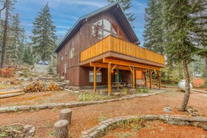 Exterior - Dog-Friendly, 3-Story Home + Loft w/Deck, Private Hot Tub, Gas Grill, Pool Table (Government Camp)