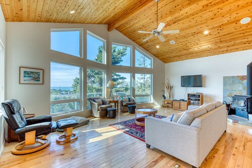 Dog-friendly house with ocean & mountain views - easy beach & park access, game room