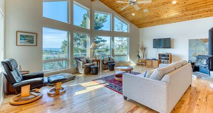 Dog-friendly house with ocean & mountain views - easy beach & park access, game room