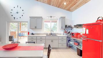 Fridge, microwave, coffee/tea maker, toaster