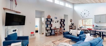Beachy, Dog-Friendly Home Near the Coast with Free WiFi & a Kitchenette