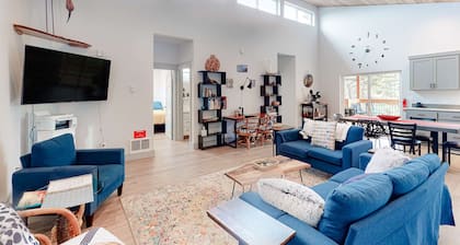 Beachy, Dog-Friendly Home Near the Coast with Free WiFi & a Kitchenette