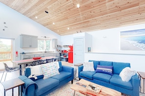 TV, offices - Beachy, Dog-Friendly Home Near the Coast with Free WiFi & a Kitchenette (Bandon)