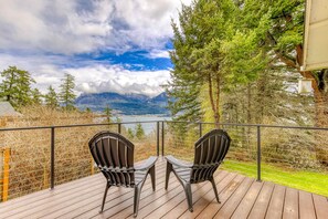Terrace/patio - Modern, river-view home with 2 decks, Ping-Pong, fireplace & washer/dryer (Stevenson)