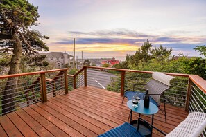Terrace/patio - Family-friendly home with ocean views, with ping pong, foosball, fireplace, deck (Newport)