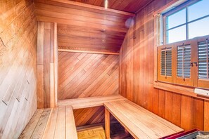 Sauna - Charming dog-friendly cottage with sauna, easy beach access, deck & yard (Gearhart)