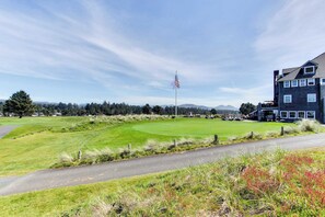 Golf - Cozy home with private hot tub, near Ridge Trail and golf (Gearhart)