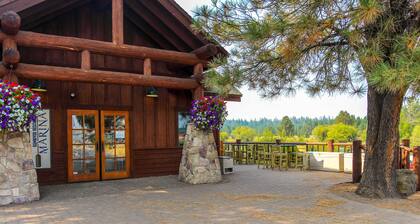Cabin-style home with hot tub, SHARC passes, central location near skiing & golf